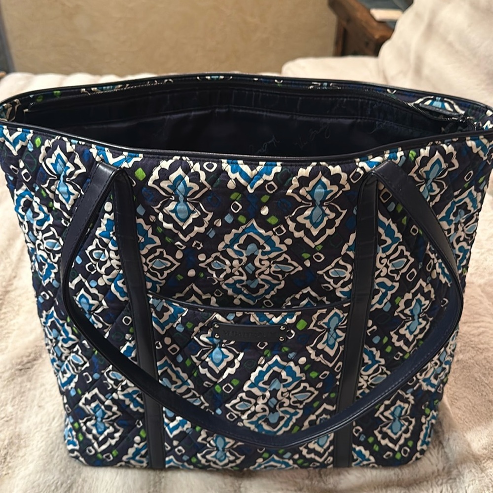 Vera Bradley Ink Blue Like NEW. Larger organizer bag
